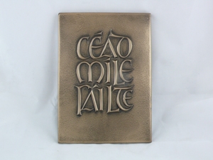 Cead Mile Failte Plaque Wall Hanging from Wild Goose Studio WBWG18.3