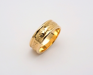 Ladies 14k Gold Narrow Corrib Claddagh Wedding Band WBFR126